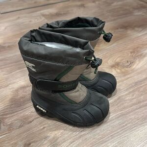 Sorel Kids Black and Dark Green Winter Rain & Snow Boots